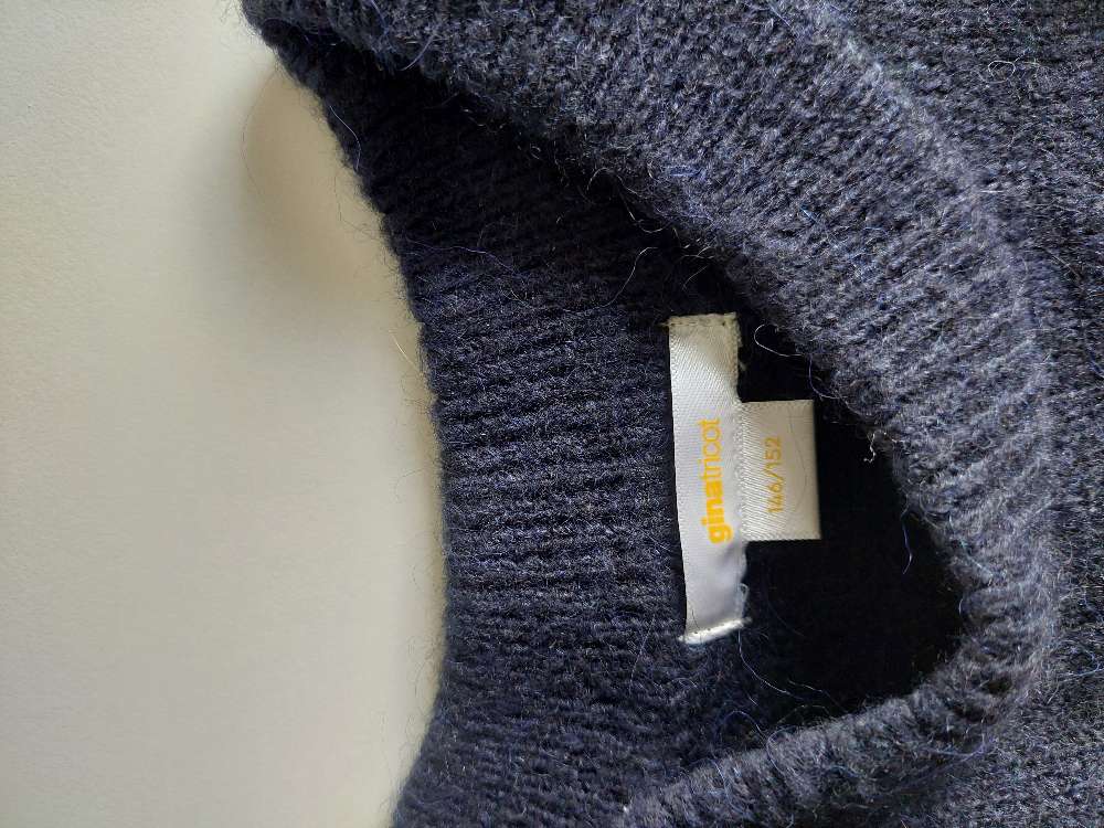 Gina tricot blá peysa str 146-152