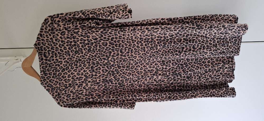 Lindex st. M tigerkjóll mjúkur