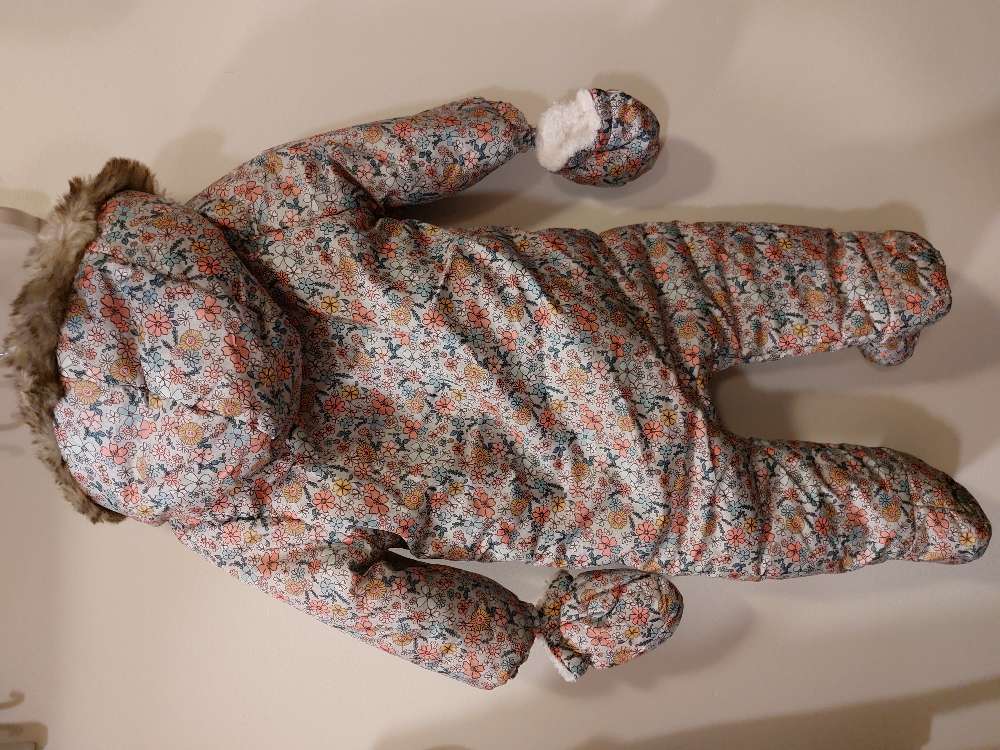 Kuldagalli m/sokkum blóma st 9-12 mán