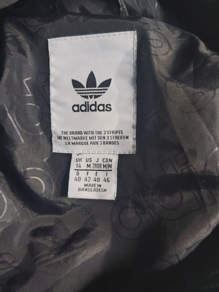 takki Adidas musta. kuin uusi