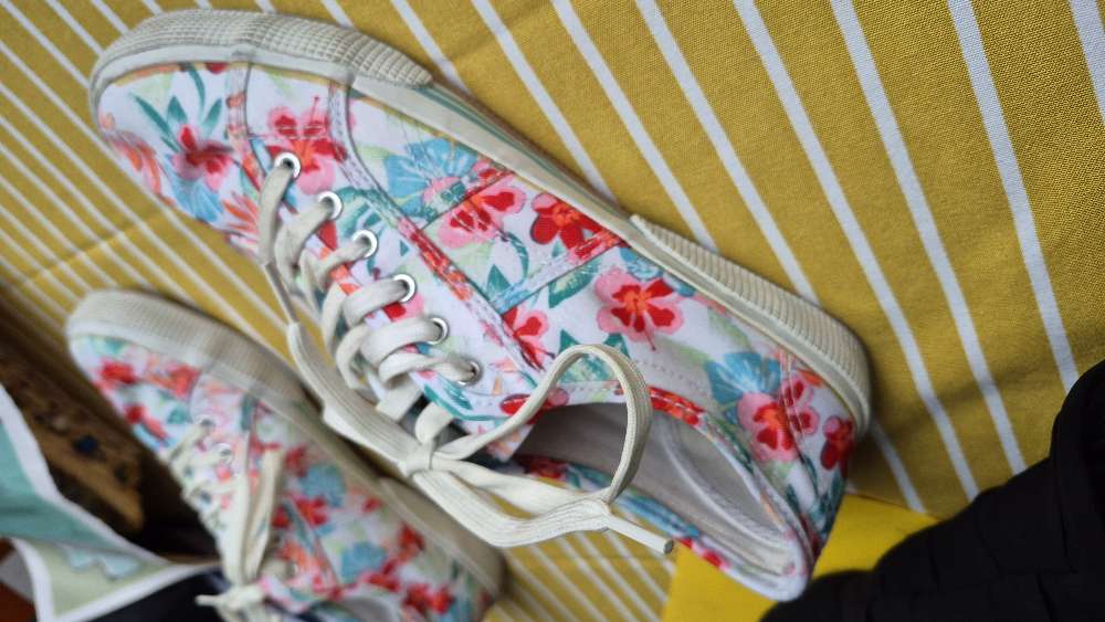 Pearlz tennarit koko 41