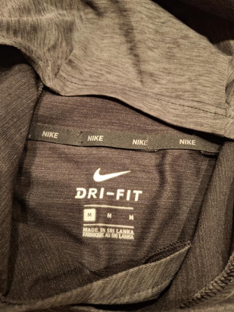 Nike hettupeysa stærð M(kk stærð)