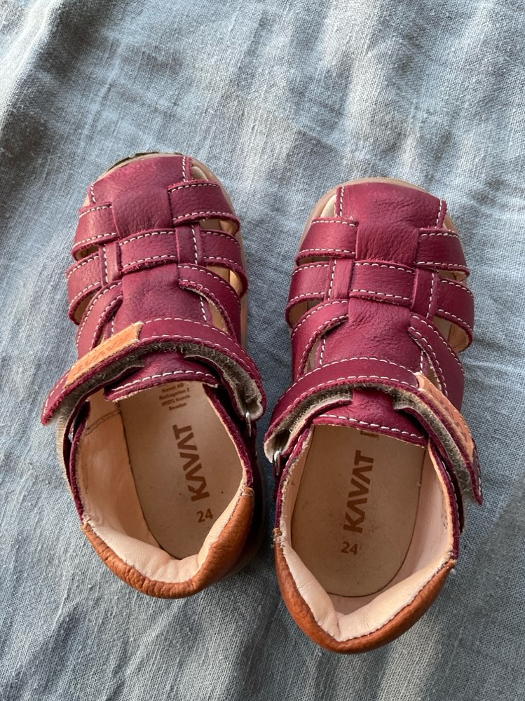 Leður sandalar st.24