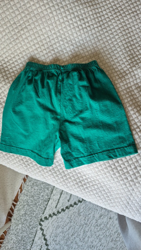 90cm vihreät shortsit 