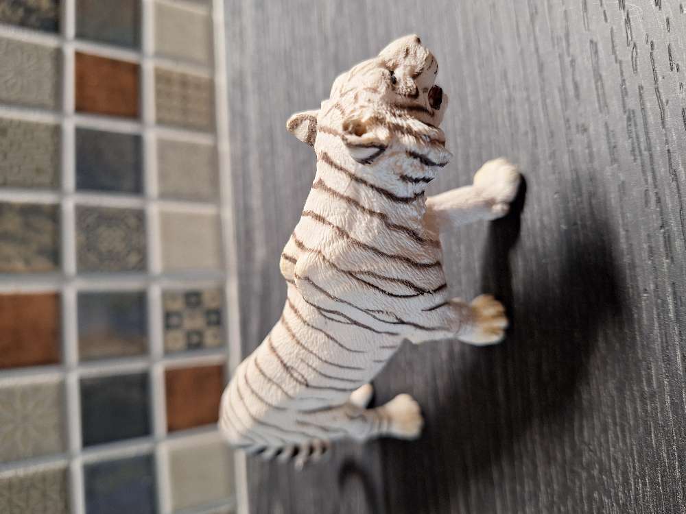 Schleich lumitiikeri kyhmy